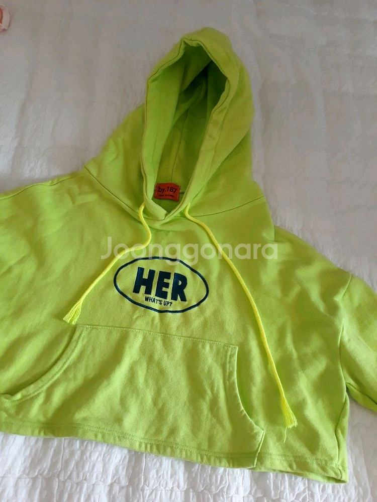 HER 루즈핏 크롭 후드 상의--4