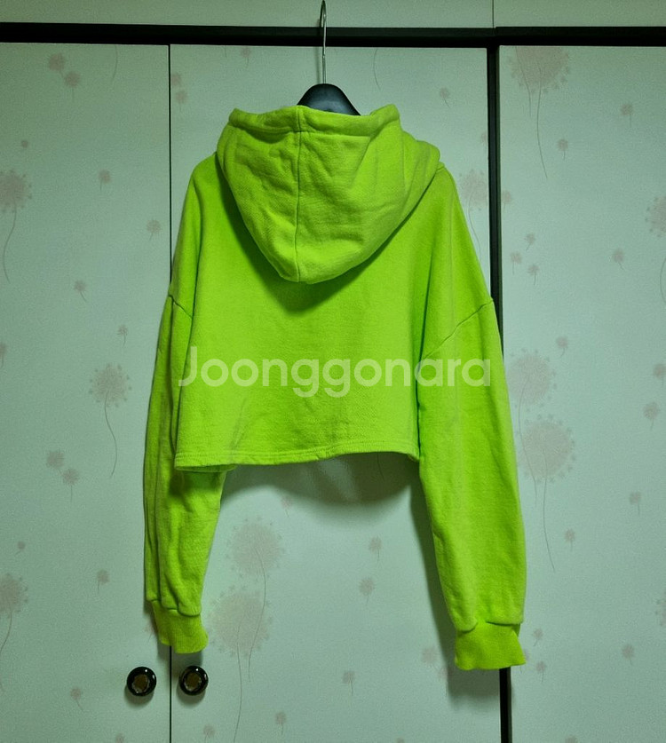 HER 루즈핏 크롭 후드 상의--6