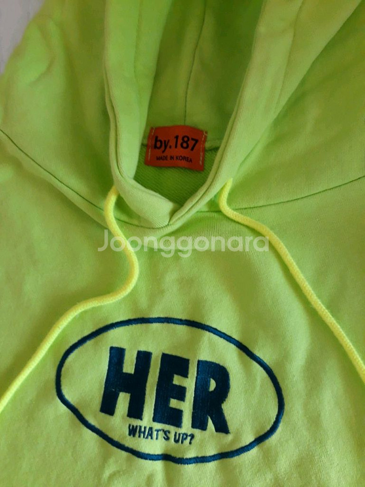 HER 루즈핏 크롭 후드 상의--5