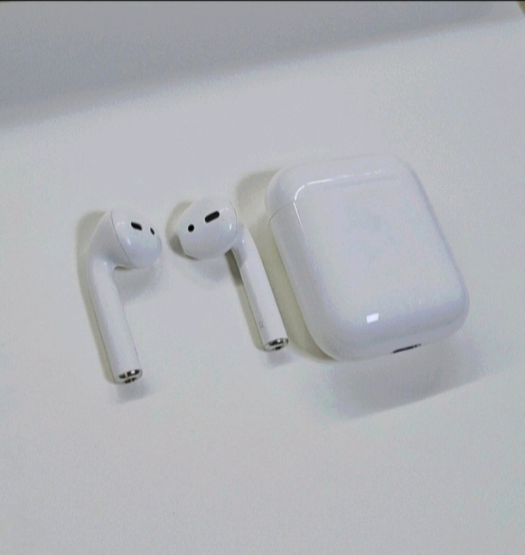 에어팟 2세대--1