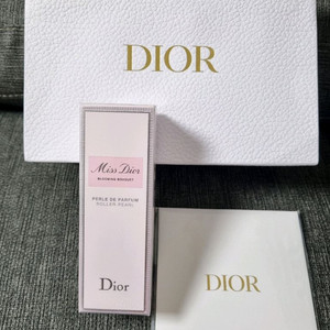 미개봉 미스 디올 블루밍 부케 롤러 펄 오드뚜왈렛 20ml 새상품 롤온 향수