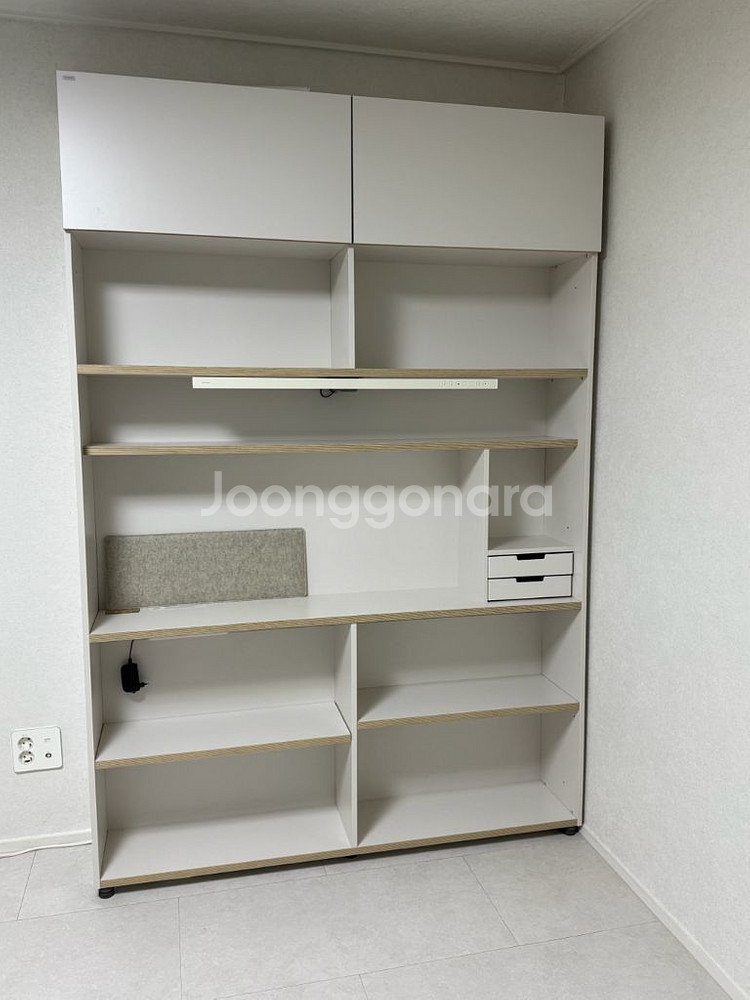 데스커 책장 + 책상 판매 (1400,6단,조명O)--0