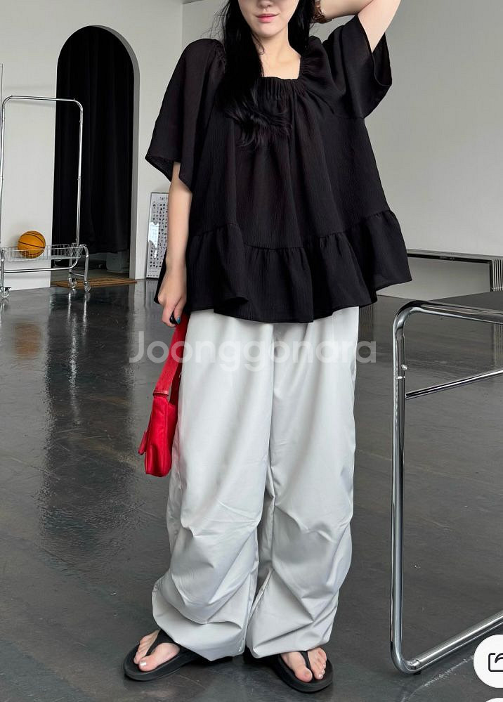 [새제품] 모네 블랙 블라우스--4