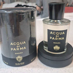 아쿠아디파르마 사쿠라 오드퍼퓸 100ml 팝니다