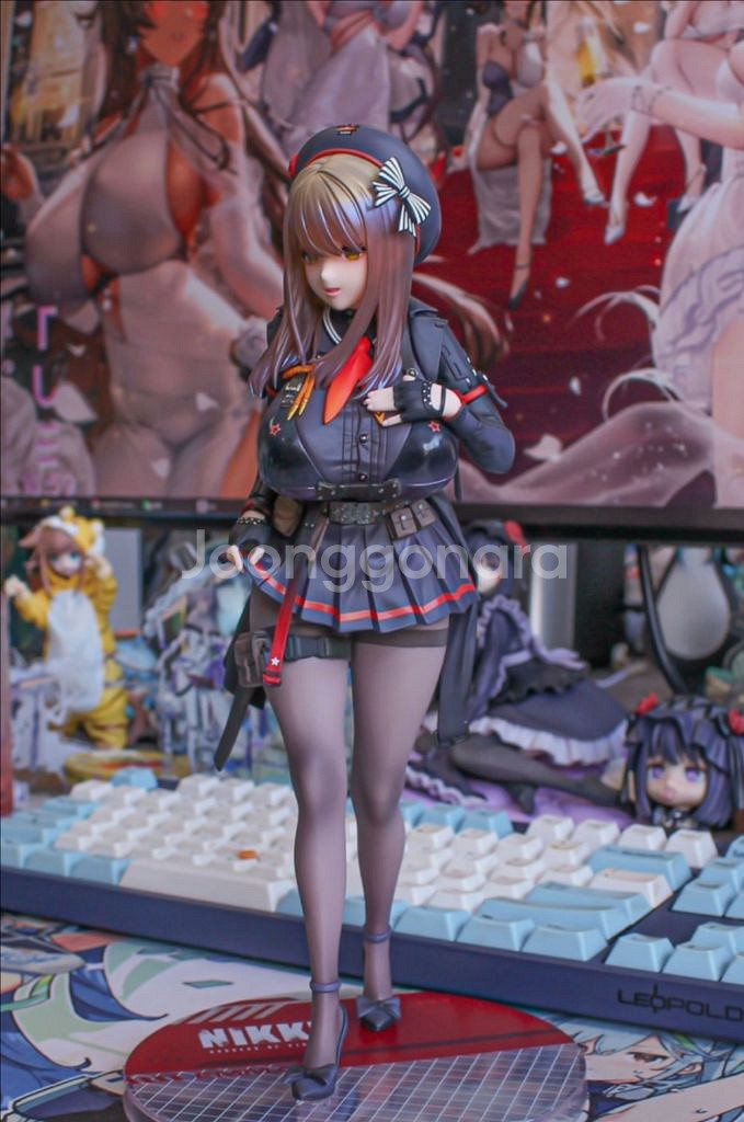 후류 1/7 승리의여신 니케 엠마 피규어--3