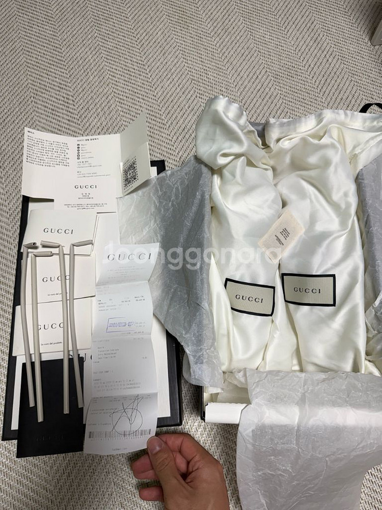 구찌 러브드 스니커즈 7사이즈 판매합니다.--0