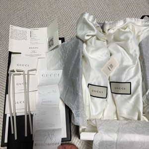 구찌 러브드 스니커즈 7사이즈 판매합니다.