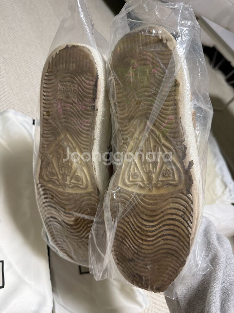 구찌 러브드 스니커즈 7사이즈 판매합니다.--3