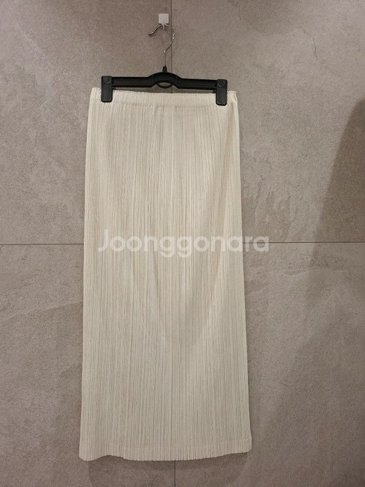 플리츠플리즈 24년 7월 시커보텀1 오프화이트 이세이미야케--4