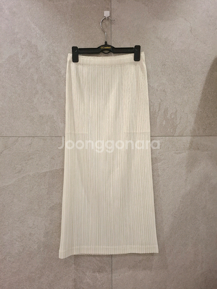 플리츠플리즈 24년 7월 시커보텀1 오프화이트 이세이미야케--2