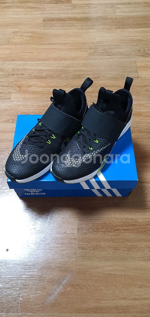 여.240) 나이키 여성 운동화, 에어줌 스트롱 Nike-Air--0