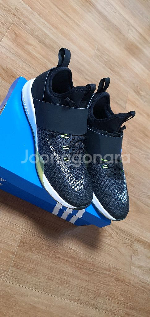 여.240) 나이키 여성 운동화, 에어줌 스트롱 Nike-Air--3