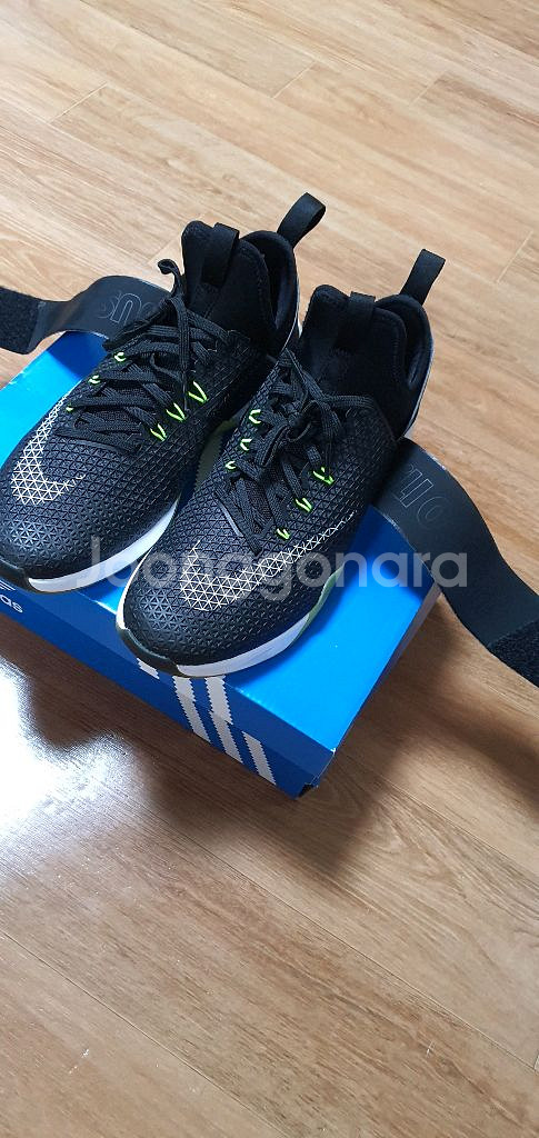 여.240) 나이키 여성 운동화, 에어줌 스트롱 Nike-Air--7