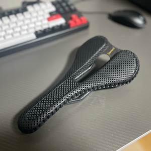 사마시 R7 3D 안장