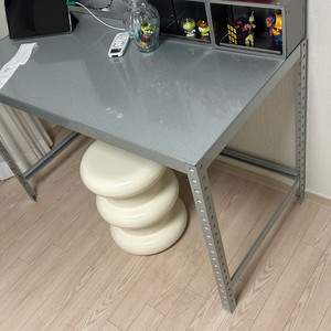 레어로우랙 데스크