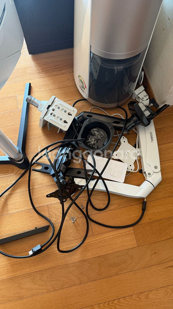 부산 직거래만) 삼성 neo g8 (32인치 4k 240hz mini led s32bg850) 모니터 팝니다.--2