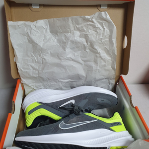 [ 새상품 / 정품 ] 300mm 나이키 퀘스트5