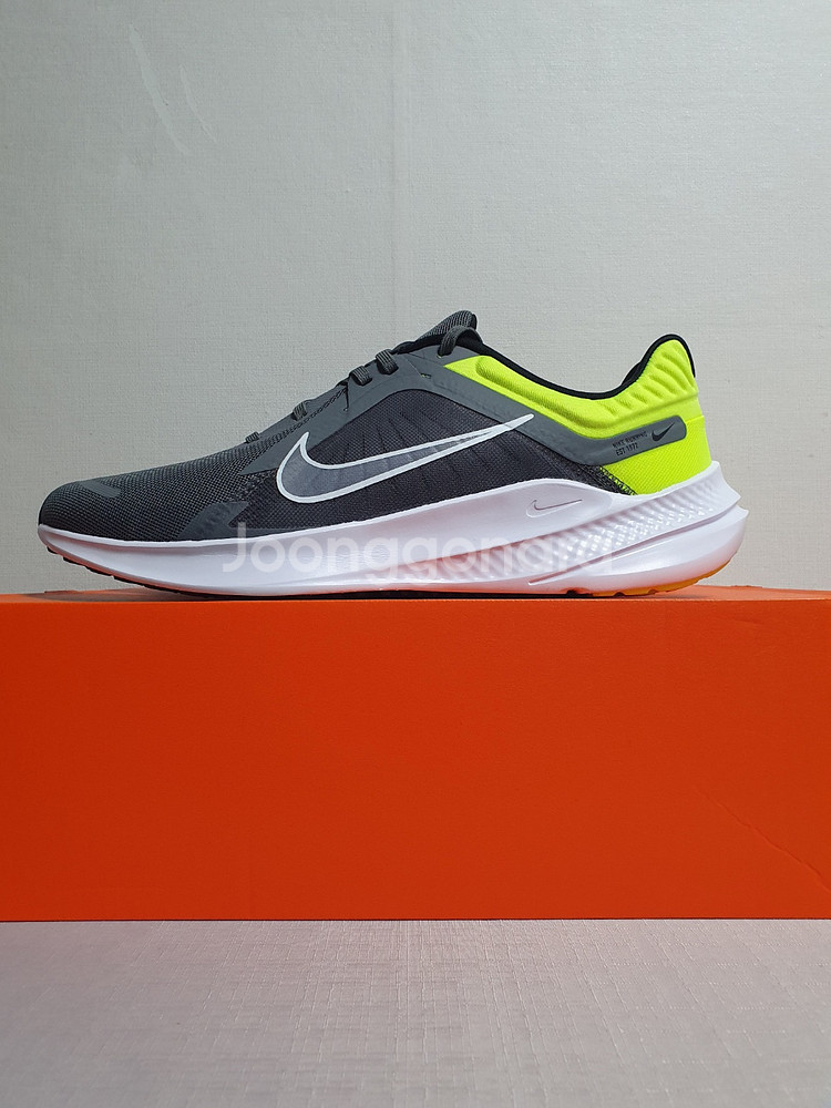 [ 새상품 / 정품 ] 300mm 나이키 퀘스트5--1