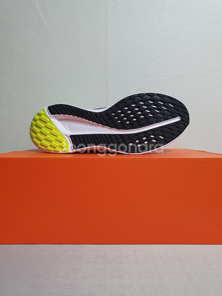 [ 새상품 / 정품 ] 300mm 나이키 퀘스트5--8