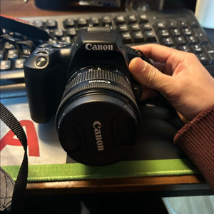캐논 EOS 200d2 미러리스 카메라 이미지