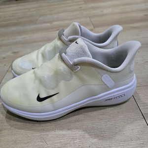 나이키 리엑트 에이스 투어 스파이크리스 골프화 245