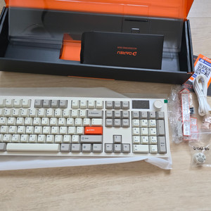 다얼유 A104 Master 8k 키보드 풀박스 팝니다