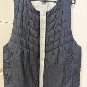 나이키 초경량 러닝 패딩 조끼 L 팔아요(거의 새상품)