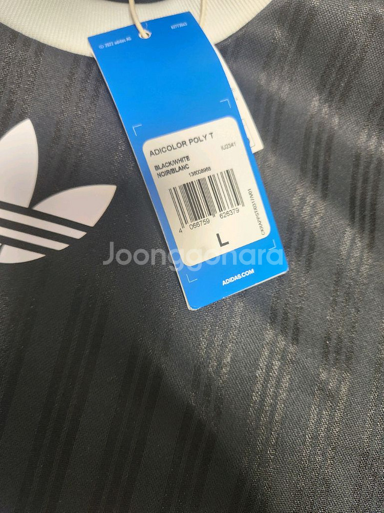 새상품)아디다스 공용 반팔티 ADICOLOR POLY T 사이즈L새상품 아디다스 반팔티 L사이즈입니다. 검정색 바탕--17