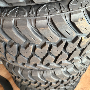 33각기 33x12.5x15 휭타이어 85-90% (휠서비스)