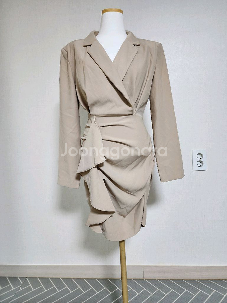 지그재그 모코블링 셔링 원피스(베이지) 파티룩 하객룩--0