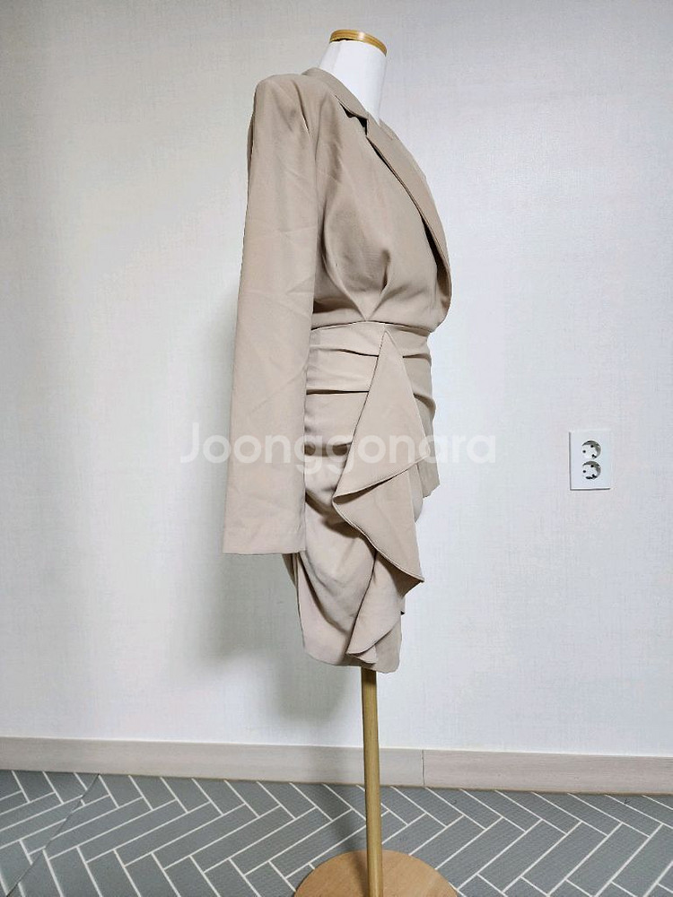 지그재그 모코블링 셔링 원피스(베이지) 파티룩 하객룩--2