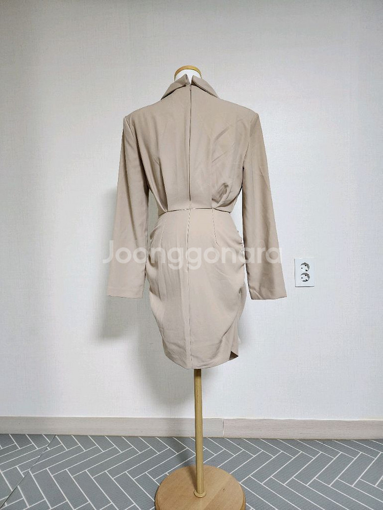 지그재그 모코블링 셔링 원피스(베이지) 파티룩 하객룩--4