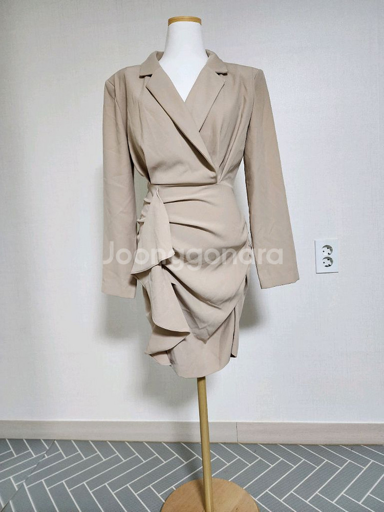 지그재그 모코블링 셔링 원피스(베이지) 파티룩 하객룩--1