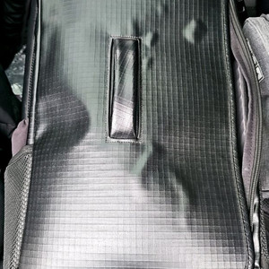 OVERM 검정색 백팩입니다