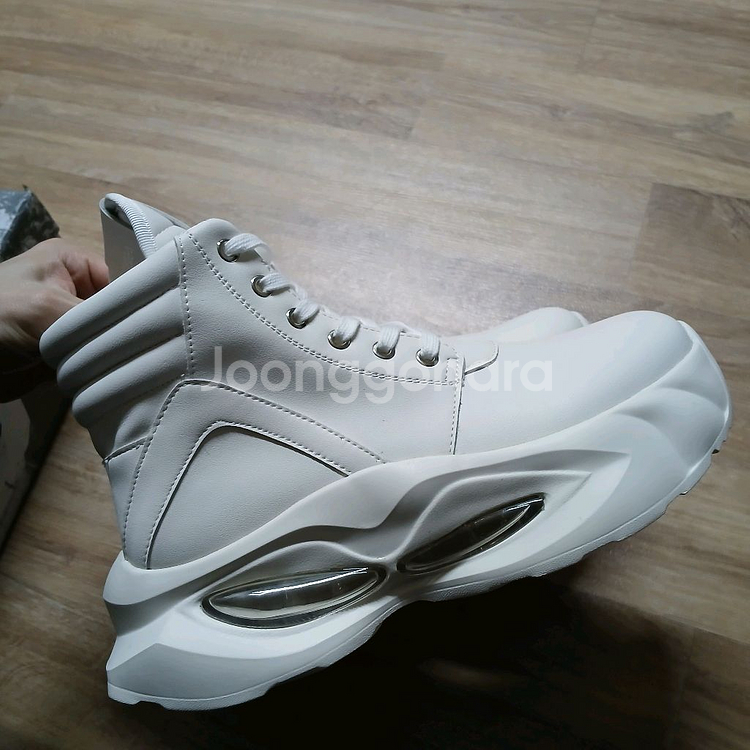 미사용 와이드팬츠랑 잘어울림 에어 하이탑 신발 키높이 운동화--2