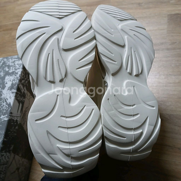 미사용 와이드팬츠랑 잘어울림 에어 하이탑 신발 키높이 운동화--7