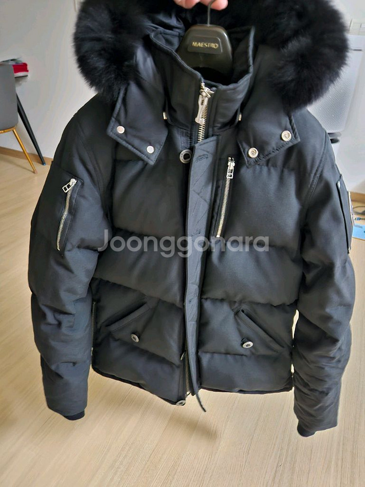 무스너클 쓰리쿼터 팔아요(M)23년식 거의새것--0