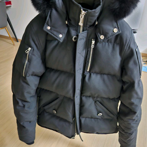 무스너클 쓰리쿼터 팔아요(M)23년식 거의새것