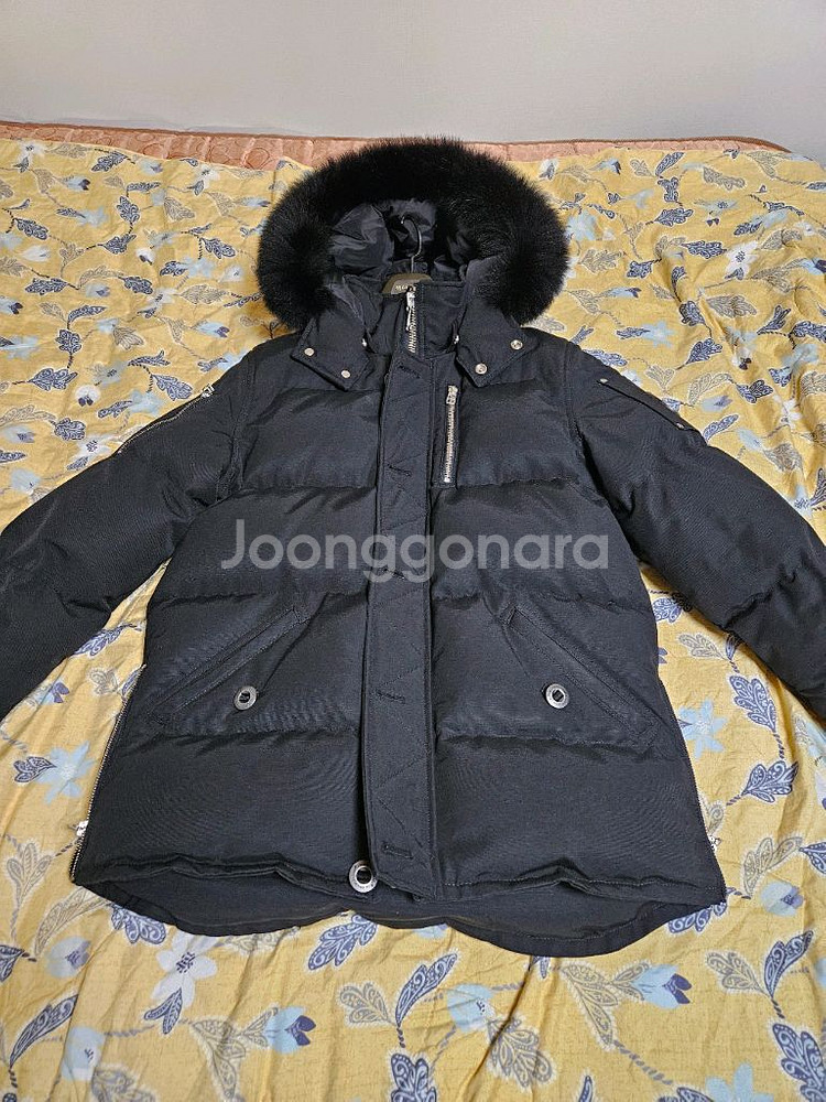 무스너클 쓰리쿼터 팔아요(M)23년식 거의새것--2