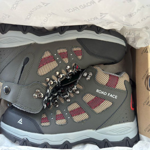 로드페이스 RF-61N 등산화