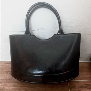 쿼르테브 노라 커브백 블랙