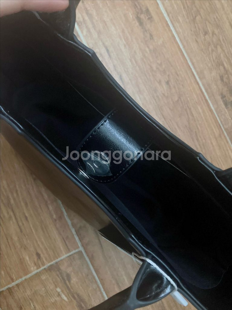 쿼르테브 노라 커브백 블랙--4