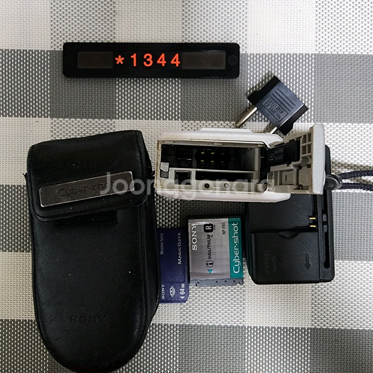 소니 사이버샷 DSC-P100 실버바디 디지털카메라--5