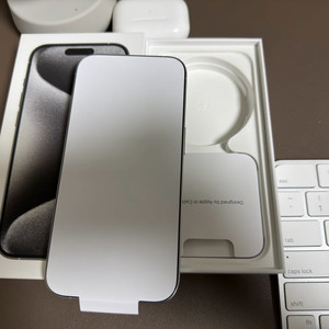 아이폰15프로 화이트티타늄 256 리퍼 미사용