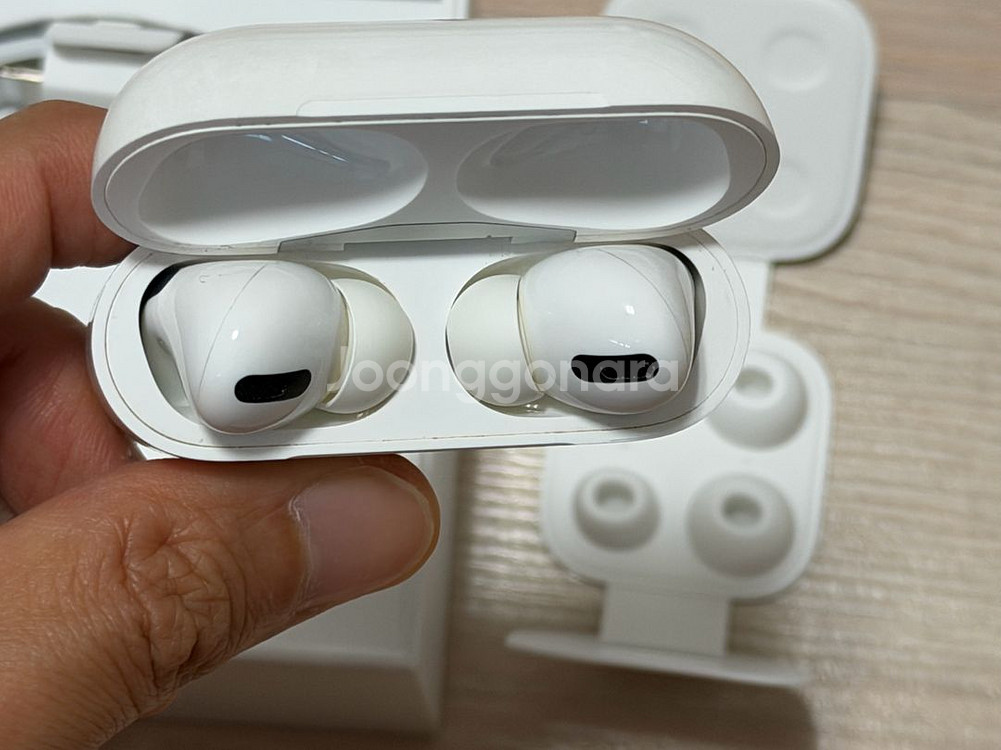 애플 에어팟 프로 1세대 팝니다--1