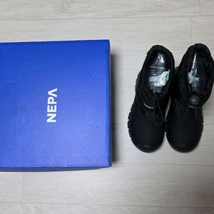 네파키즈 방한 패딩부츠 방한화 블랙 200 판매합니다.