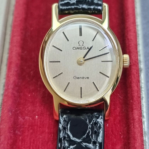오메가 제네브 빈티지 오벌 샴페인선레이 다이얼 수동시계