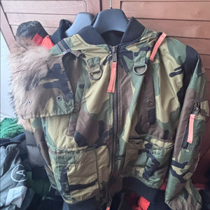 디스퀘어드 카모플라주 라쿤 패딩 점퍼 48