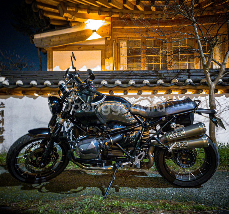 BMW 알나인티 r9t 스크램블러 21년식 블랙 튜닝 팝니다.--0