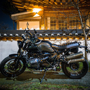 BMW 알나인티 r9t 스크램블러 21년식 블랙 튜닝 팝니다.